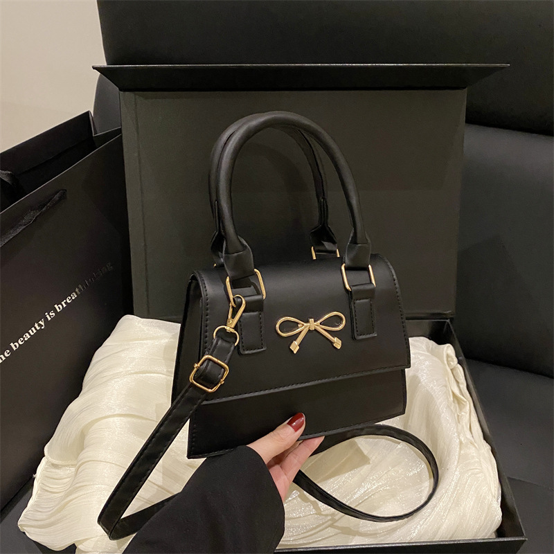 Spring And Luxury Bag Summer New Korean Version Handbag 2025 Ins Large Versatile Chain Shoulder Crossbody New Free Delivery Designer Bag Small Square 