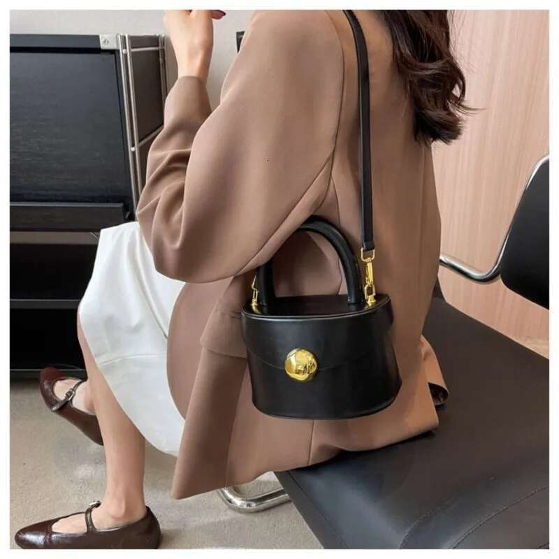 Vintage Black Messenger Women Retro Leather Handle Bucket Bag Purse Ladies Fashion Versatile Crossbody Bags Bolsos