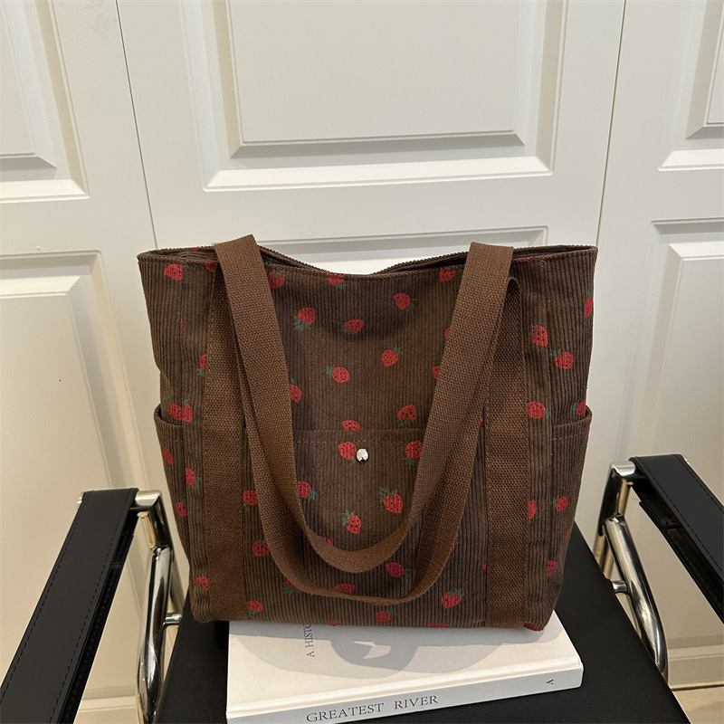 Strawberry Luxury Bag Printed Women's 2025 New Handheld New Free Delivery Designer Bag Tote Large Capacity Simple Fashion Casual Personalized Sho