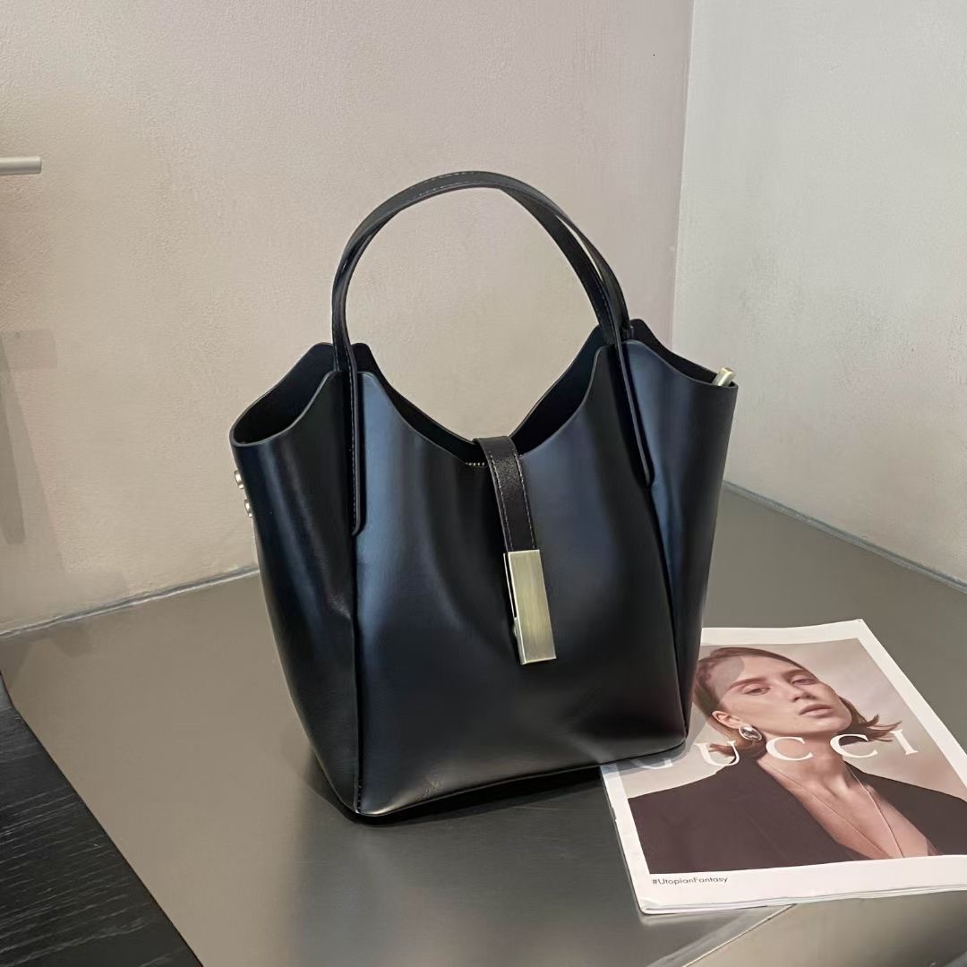 New women's version niche design handbag commuting multifunctional shoulder bag solid color designer versatile shopping basket bag large=capacity