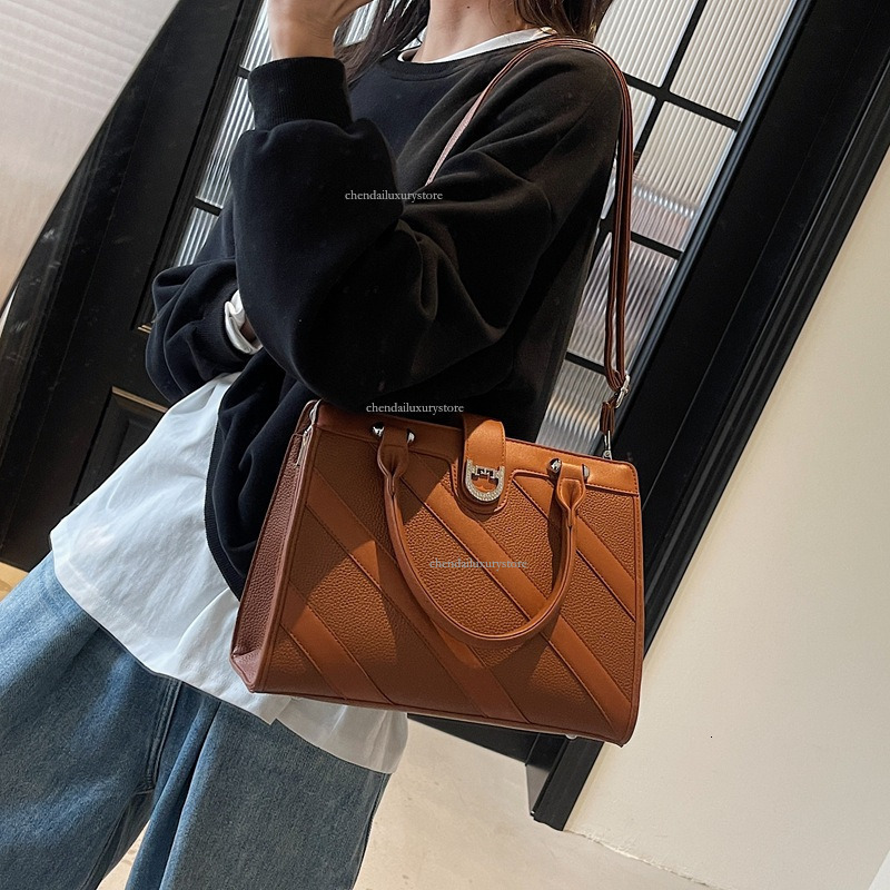 2025 Free Shipping Designer Bag Large Capacity Women's Diagonal Splicing Versatile Handheld Fashion High End Commuter Crossbody Bag Casual Trendy