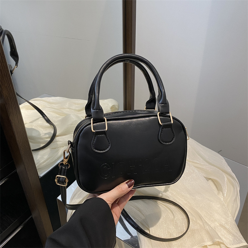 Free Delivery Designer Bag Spring 2025 New Crossbody Fashion Versatile Ins Single Shoulder Hand Held Small Hand Women's Luxury Bag