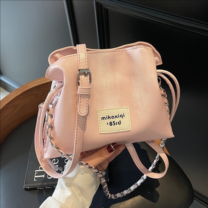 2025 new summer fashion niche design versatile bucket bag, women's high-end sense, solid color and western-style single shoulder crossbody bag