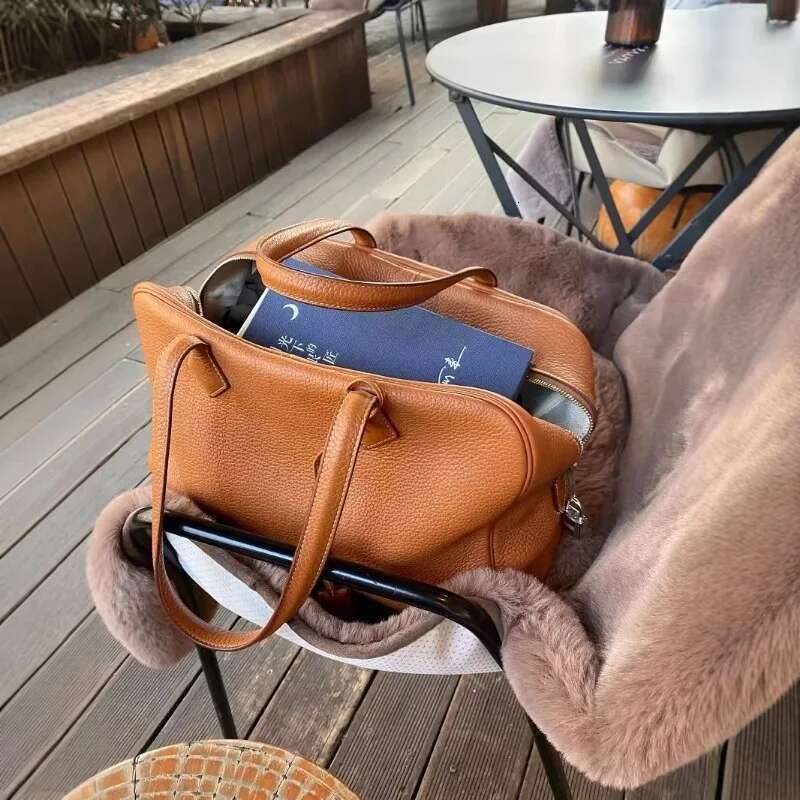 High-Quality Large-Capacity Bowling Bag, First-Layer Cowhide Men And Women's Commuting Travel Lightweight Portable Shoulder Bag