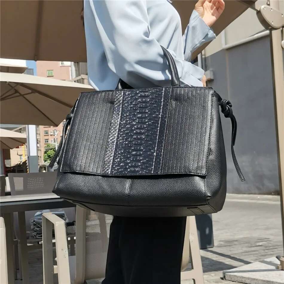 Crocodile Pattern Women Shoulder Bags Designer Female Handbags Large Capacity Fashion Chain Lady Big Totes Elegant Commuter Bag