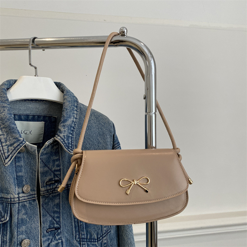 Free Delivery Designer Bag Korean Underarm For Women 2025 New Trendy Fashionable Hand Held Small Square With Niche Design And Western Style Crossbody 