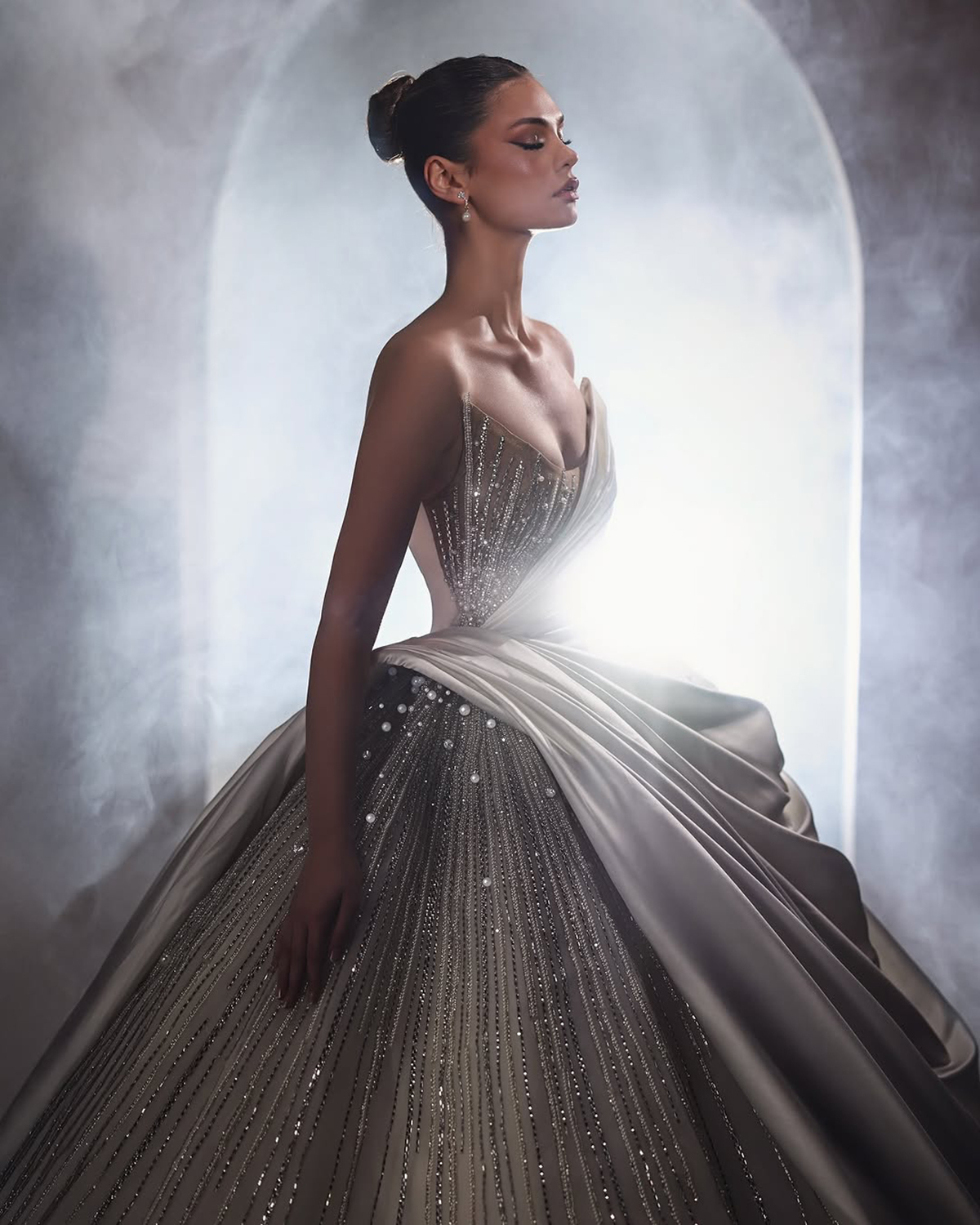 Gorgeous Strapless Wedding Dresses Pearls Bride Ball Gowns Sequins Beading Sleeveless Princess Customize Bridal Dress Vestidos De Novia