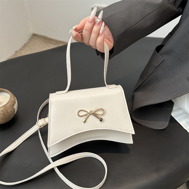 Free Delivery Designer Bag Bow Fashion 2025 Spring Casual Western Gentle Handheld Single Cross Shoulder Women's Small Square Bag Luxury Bag