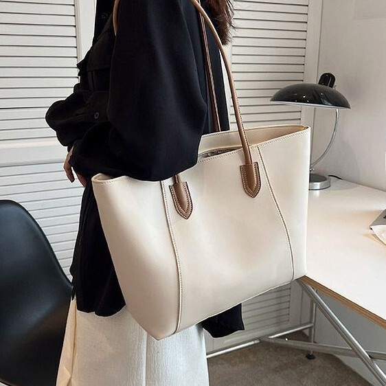 New designer bag with large capacity 2025 new Korean version designer shoulder bag, high-quality student class commuting computer bag, mother bag
