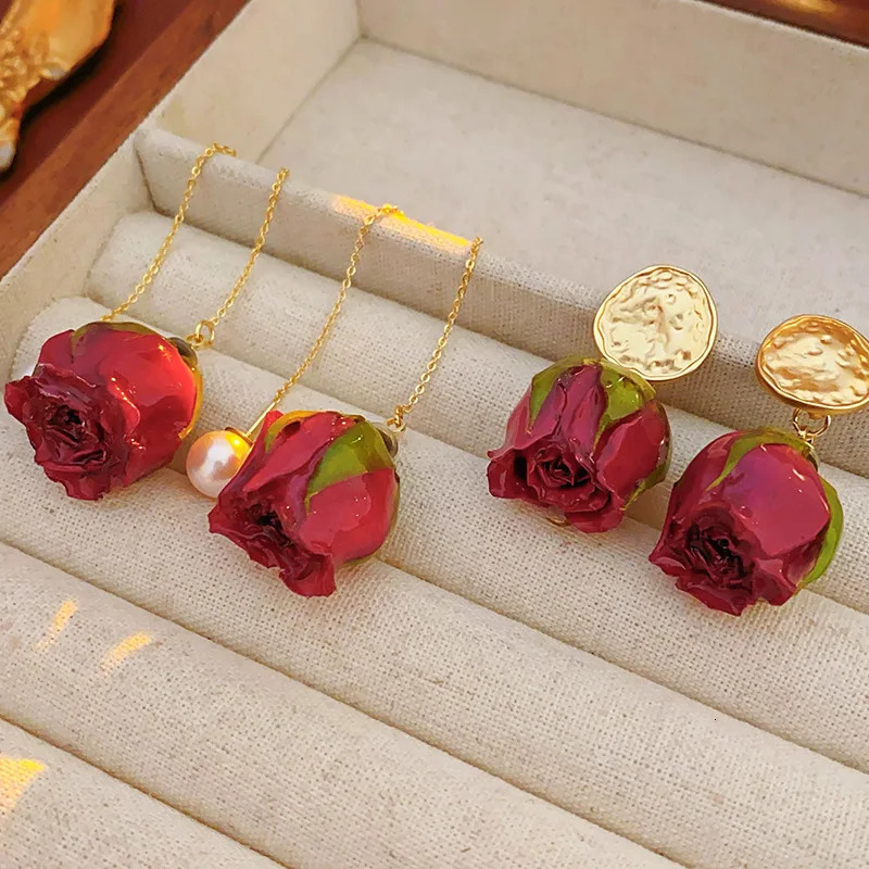 Roses Flower Pendant Earrings European American Style Personalized Fashion Stud Earrings Ladies Girls Travel Wedding Accessories 250515