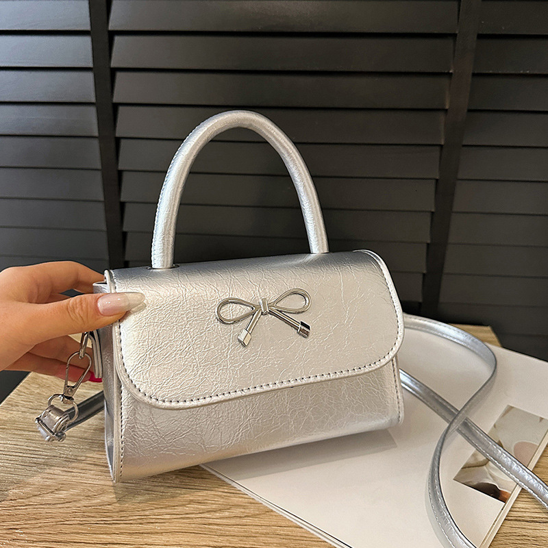 Free Delivery Designer Bag 2025 New Butterfly Bow Niche High End Western Style Simple High Aesthetic Single Shoulder Crossbody Temperament Small Squar