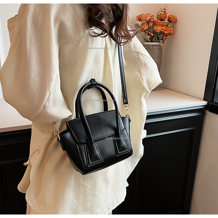 2025 Women's Simple Shoulder Bag Free Shipping Fashionable High Texture Designer Handbag Handheld Bucket Bag Underarm Crossbody Bag Workplace Lux