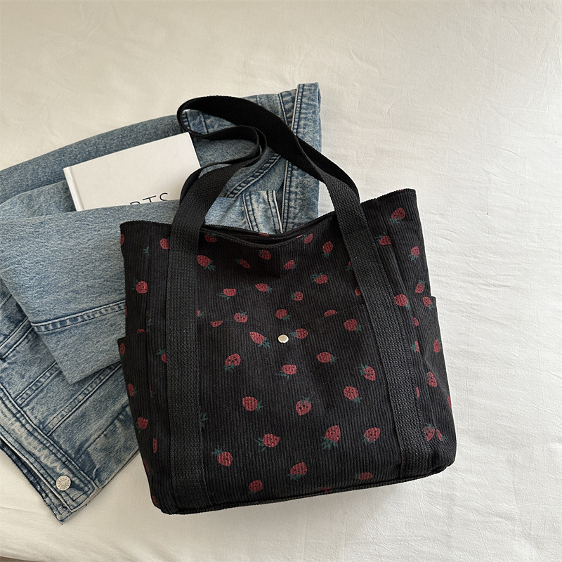 Strawberry Luxury Bag Printed Women's 2025 New Handheld New Free Delivery Designer Bag Tote Large Capacity Simple Fashion Casual Personalized Sho