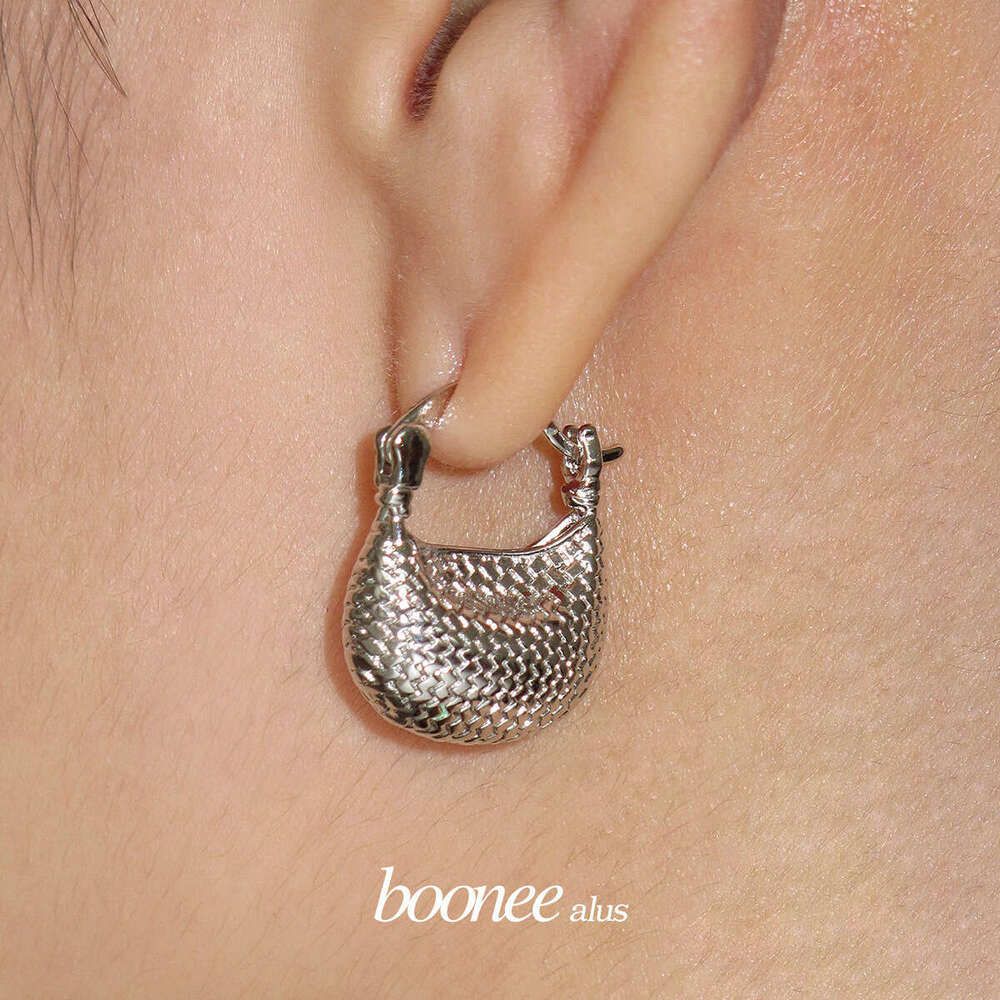 Boonee alus unique woven small bag with three-dimensional ear buckle, women's light and high-end temperament suitable for summer earrings