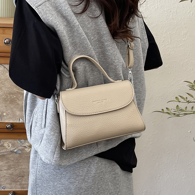 2025 Summer New Commuting Fashion Trendy Handheld Small Square for Women, Simple and Western Style Lychee Pattern Single Shoulder Crossbody Bag