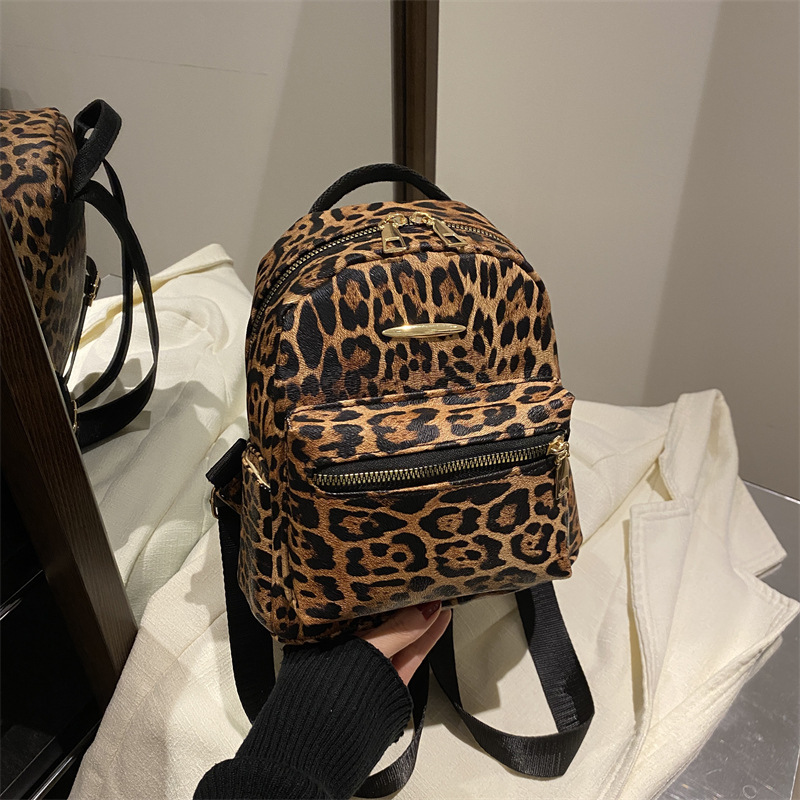 Free Delivery Designer Bag Trendy Leopard Print Backpack Fashionable And Casual Oxford Cloth 2025 Winter New Stylish Outdoor Backpack Luxury Bag