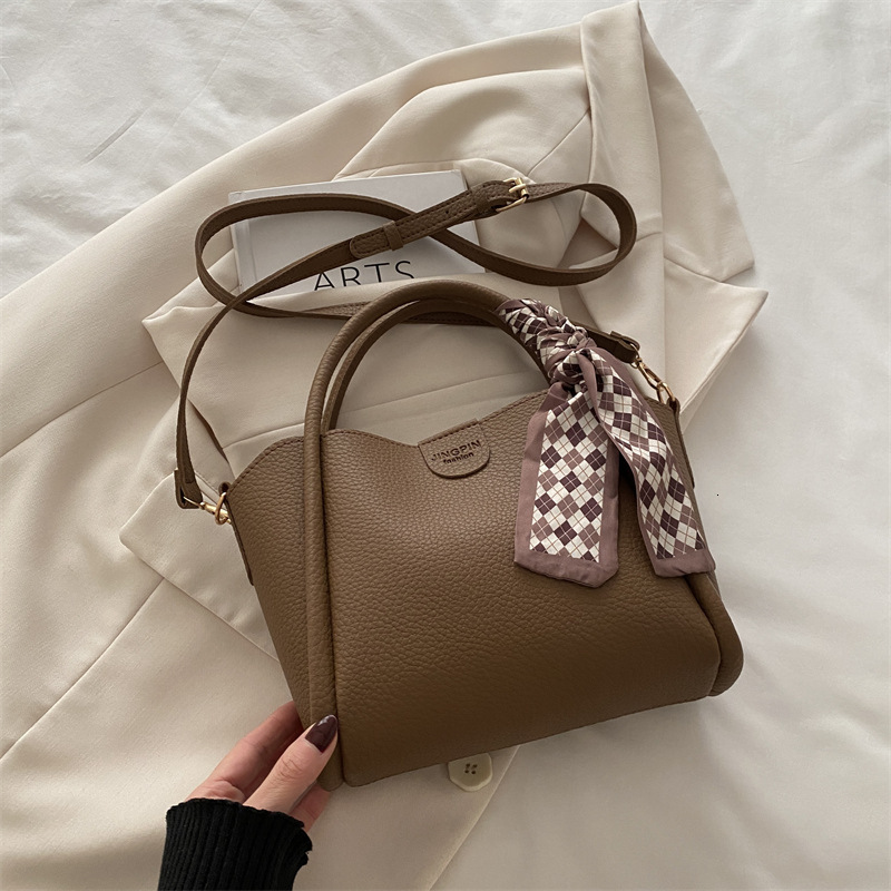 Free Delivery Designer Bag Winter 2025 High End Fashion Bucket Hand Women's New Commuting Versatile Basket Luxury Bag