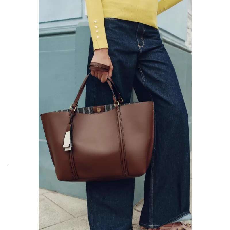 Tote New Fashionable Retro Large Capacity One Shoulder Shopping Bag For Working, Commuting And Going Out