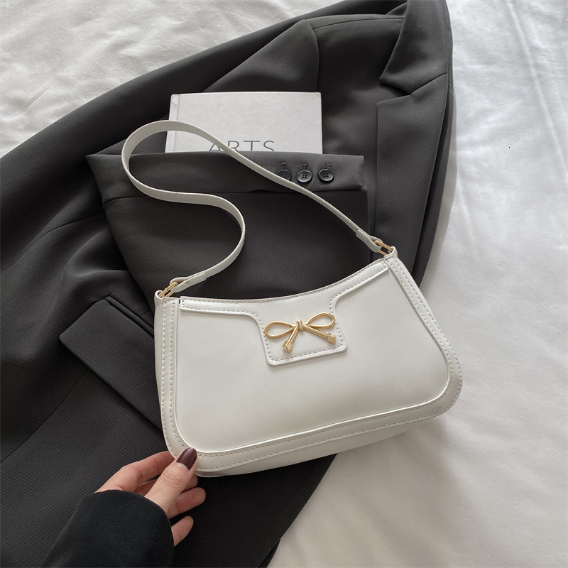 Free Delivery Designer Bag Fashion And Underarm 2025 Korean Edition Personalized Trendy Single Shoulder Texture Western Commuting Crescent Bag For Wom