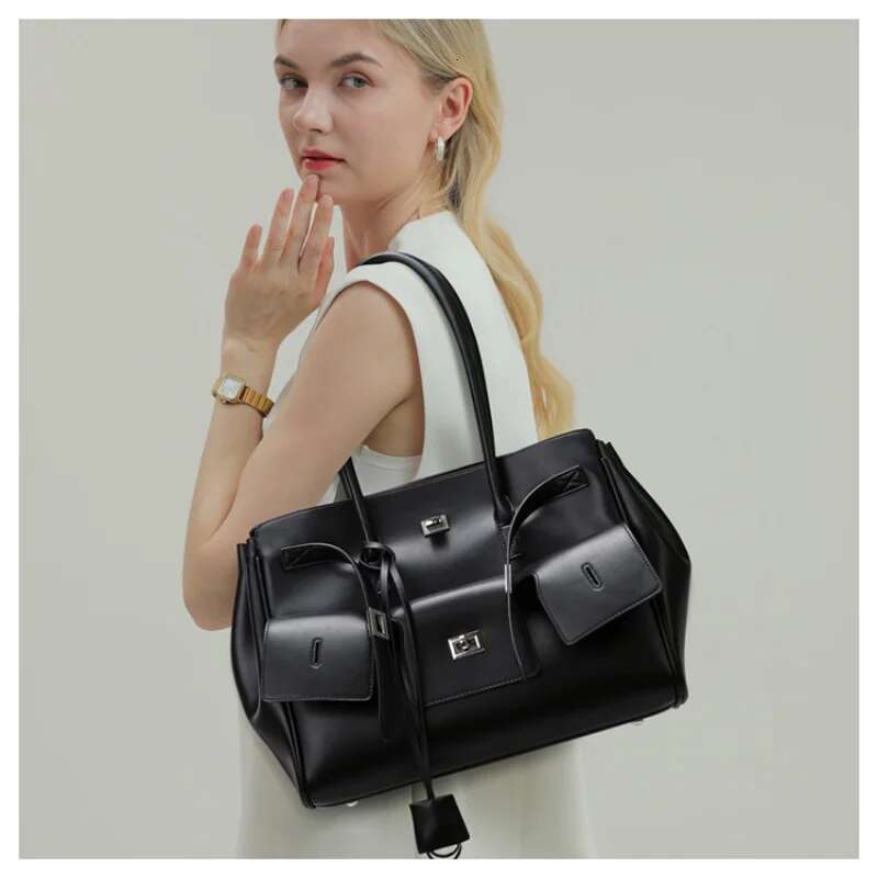 Tote 2024 new rodeo fashionable simple handbag women's large capacity shoulder commuter bag