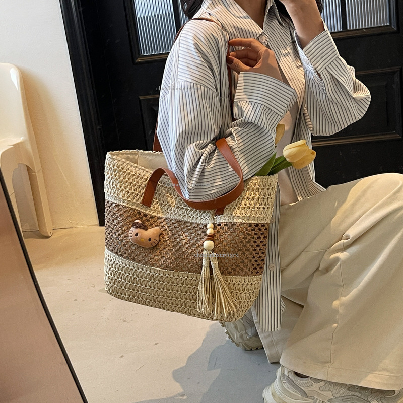 Designer Bag Women's Hollow Shoulder Strap Shoulder Bag Free Shipping New Fashion Woven Leisure Beach Bag Large Capacity Shopping Bag Vegetable B