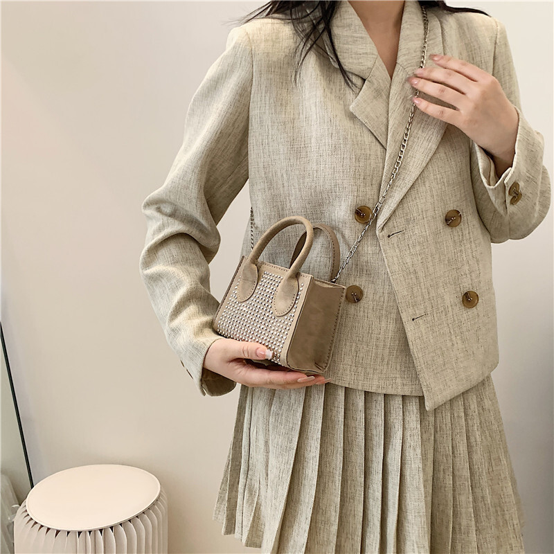 Top brand high-quality new products free delivery designer bags rivets winter killers fashionable handheld women's shoulder bags slanted small sq