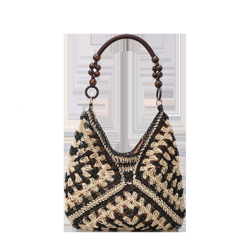 Hollow out fashionable casual grass armpit women 2025 summer new large capacity woven shoulder bag for work and commuting