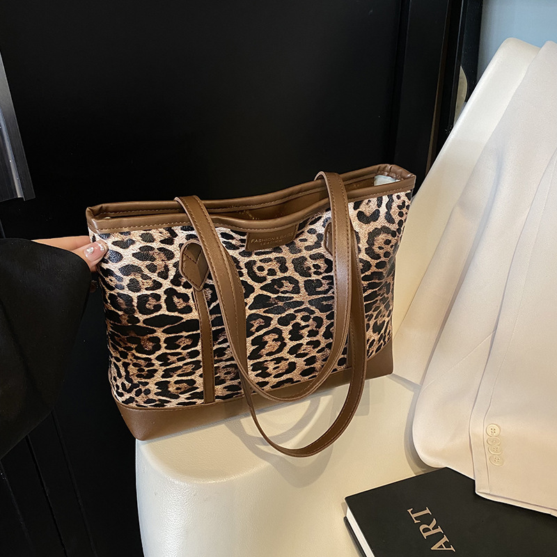 Free Delivery Designer Bag Fashion Tote Women's 2025 New Winter Trendy Shoulder Large Capacity Relaxed Leopard Print Armpit Luxury Bag