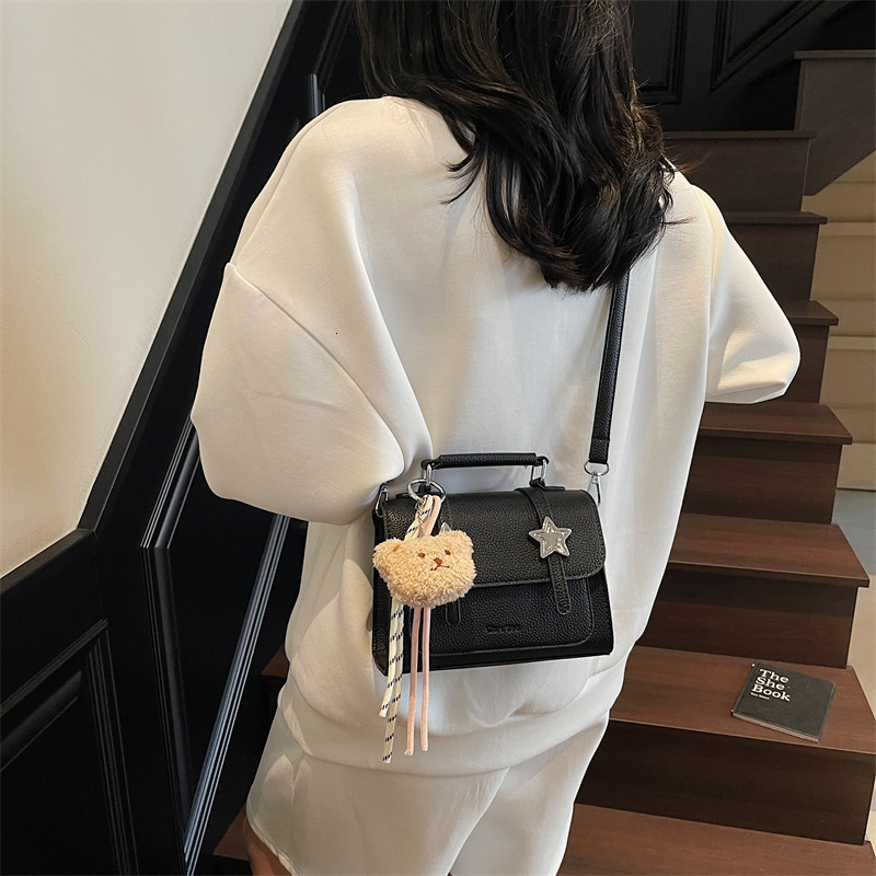 Fashionable sophisticated college handbag for women 2025 new style fashionable and simple commuting shoulder crossbody bag
