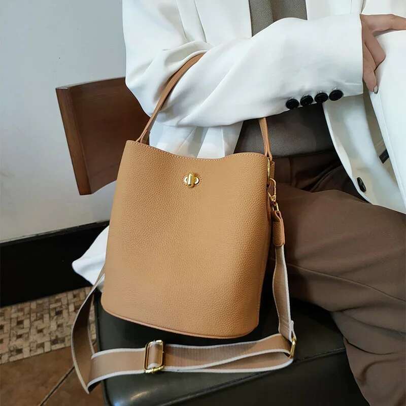 Genuine Leather New soft cowhide bucket wide shoulder straplarge capacity contrasting color handbag commuting women's bag
