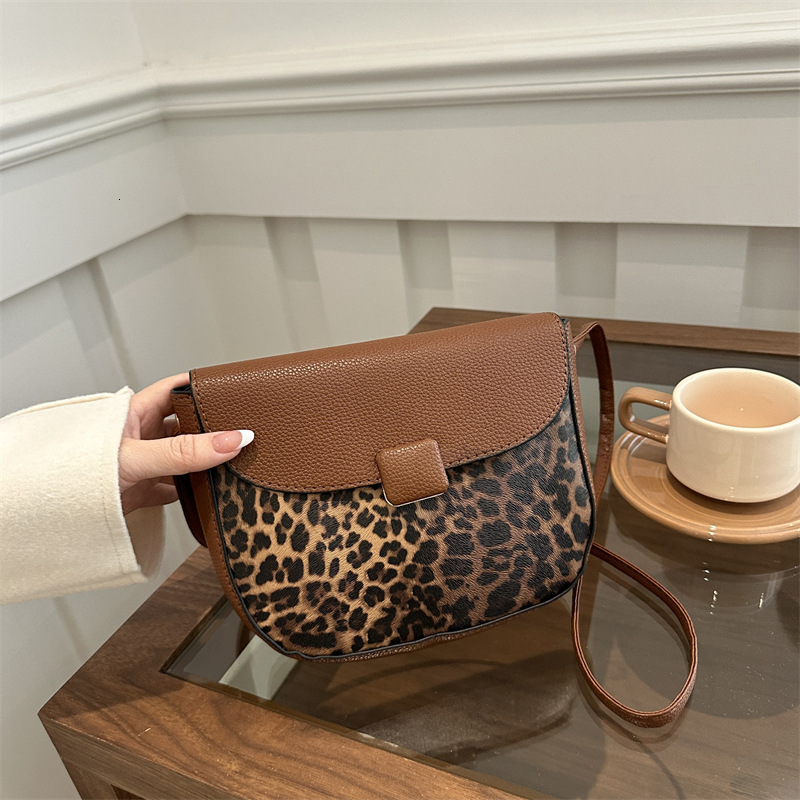 Free Delivery Designer Bag Internet Celebrity Fashion Leopard Print Single Shoulder Crossbody 2025 Winter New Versatile Ins Niche Design Stylish Saddl