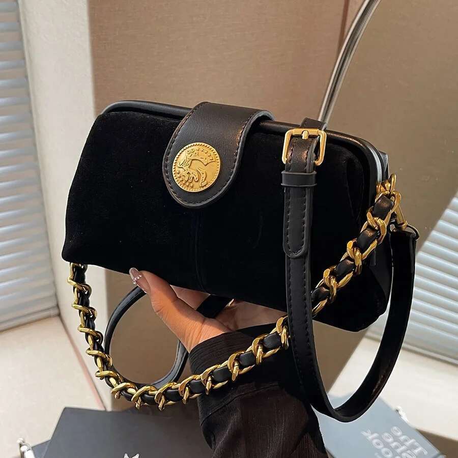 New Launch In 2025: Women's Retro Style Messenger Bag. Premium Niche Design, Matte Finish, Chain - Clip Small Square