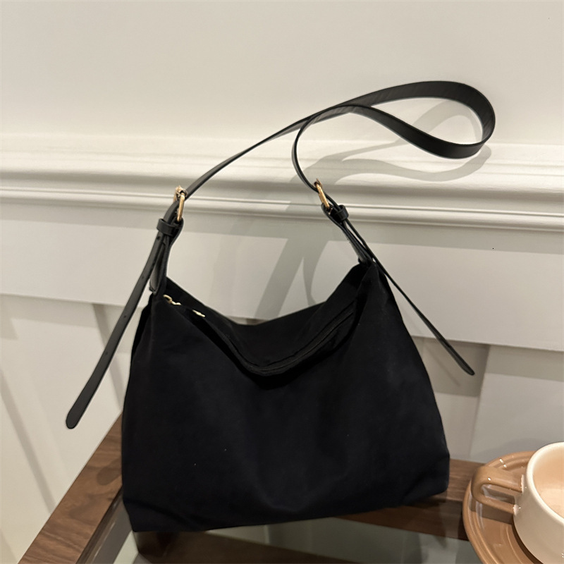 Free Delivery Designer Bag Ladies' Commuter Shoulder 2025 Winter Versatile Ins Popular This Year Large Capacity Tote Bag For Women Luxury Bag