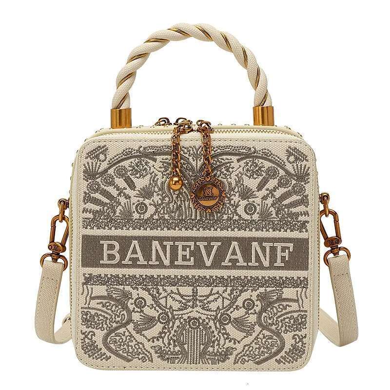 Light Brand Women's 2025 New Embroidered Box Bag, Fashionable Designer High-End Single Shoulder Crossbody Bag