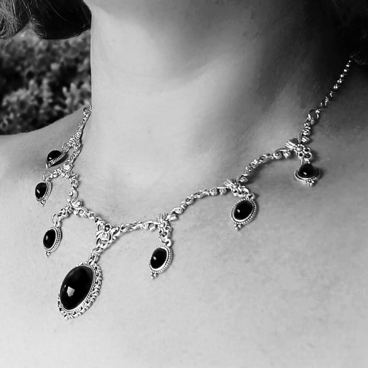 Elegant Vintage Red Crystalline Choker with Historical Art Deco Aesthetic