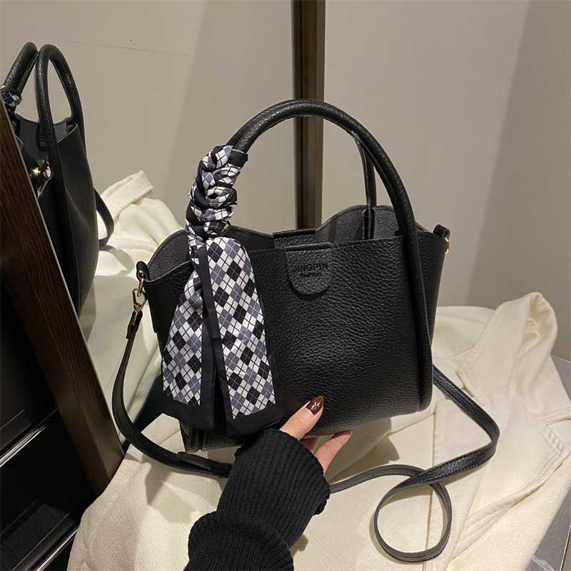 Free Delivery Designer Bag Winter 2025 High End Fashion Bucket Hand Women's New Commuting Versatile Basket Luxury Bag