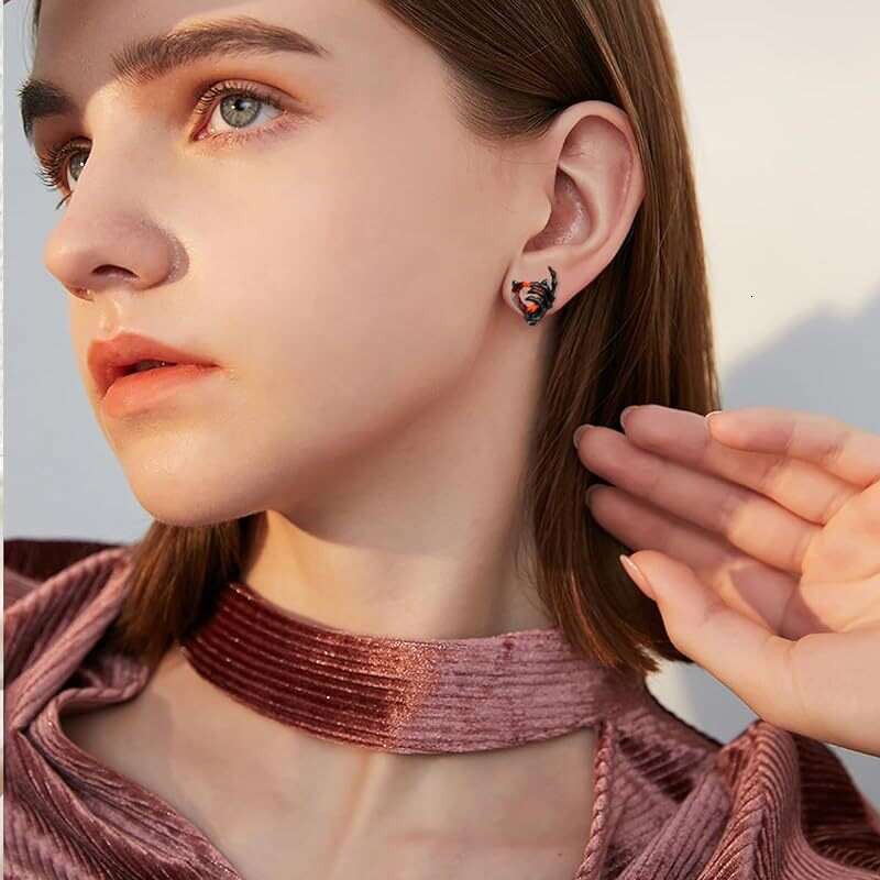 New product niche design, fashionable and simple dark series, ghostly hands, heart-shaped dia studded earrings for women