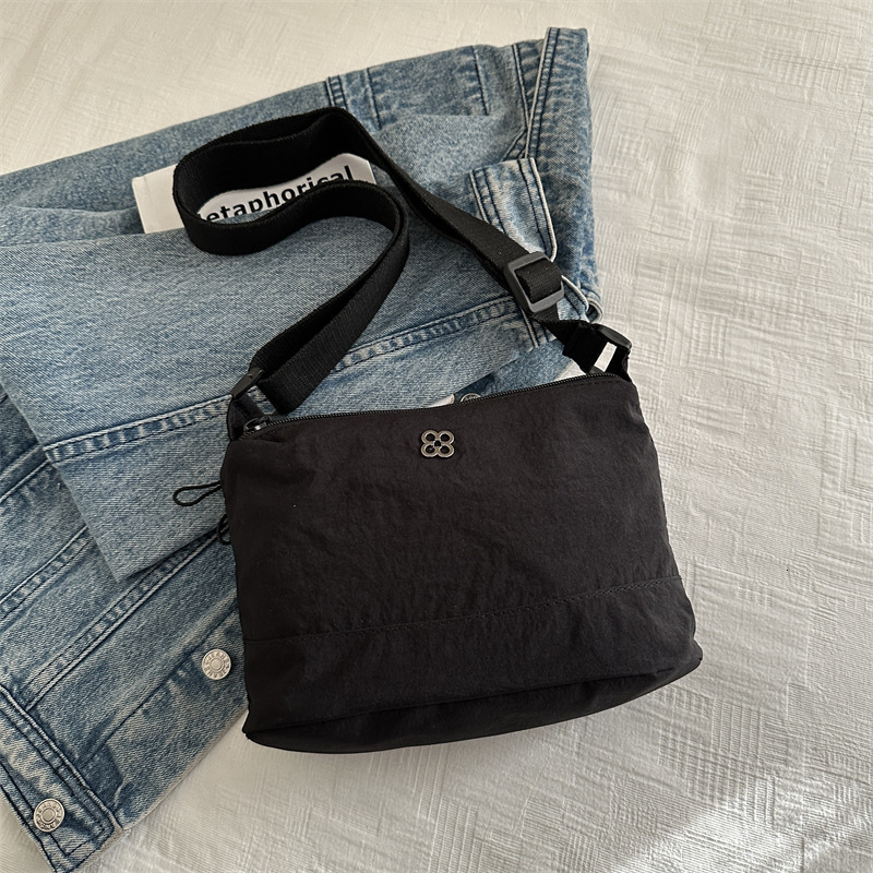 Free Delivery Designer Bag Small Hand Women's Crossbody 2025 New Versatile Zipper Single Shoulder Nylon Mobile Phone Coin Purse Winter Commuting 