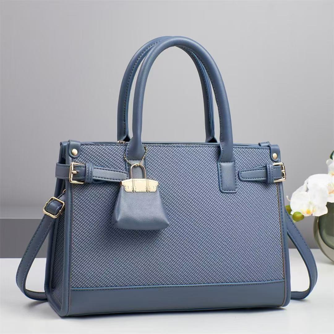 New Fashionable Handbag Large Capacity Atmospheric Women's Commuter Bag Solid Color Exquisite Designer Single Shoulder Crossbody Bag Birthday Mom