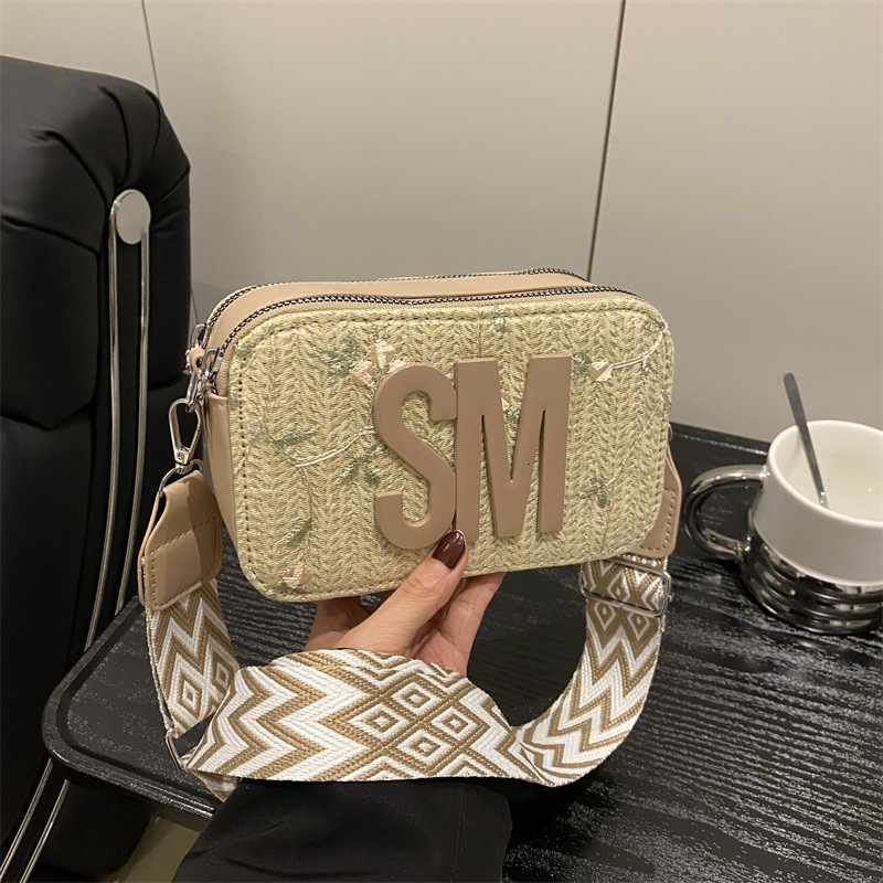 Texture Camera Women's Spring And Summer New Free Delivery Designer Bag Grass Woven Luxury Bag Fashionable Bag 2025 New Wide Shoulder Strap Cross