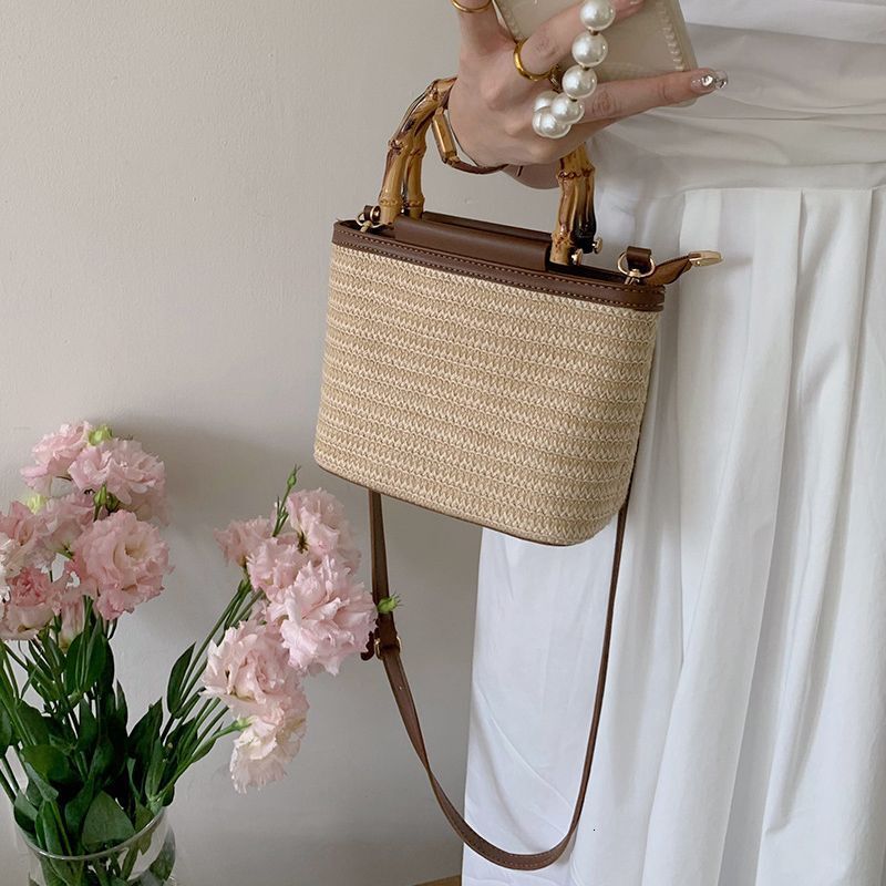 New bag for summer 2025, niche slanted designer, women's premium retro texture, hand-held straw bucket bag, women's armpit bag