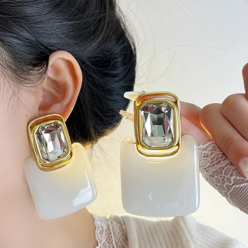 Vintage Glossy Square Acrylic Metal Crystal Earrings Stud for Women Europe And America PersonalityTravel Party Jewelry 250515