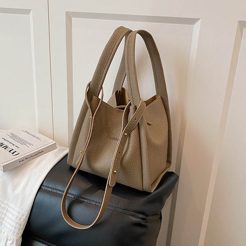 Office Worker Tote Book Daily Necessities Accessory Portable Large Capacity Simple New Free Delivery Designer Bag Korean Version Commuting Bag Luxury 