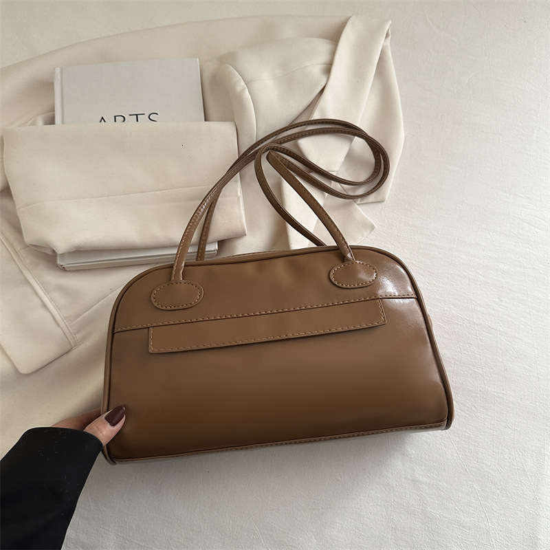 2025 Spring And Summer New Free Delivery Designer Bag Niche Design Handheld Underarm Luxury Bag Bowling Versatile Style Single Shoulder Women's B
