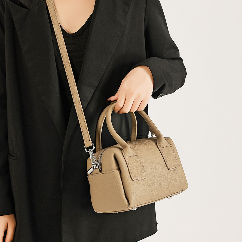 2025S designer niche design women Boston handbag new fashionable casual shoulder simple and versatile commuting crossbody bag