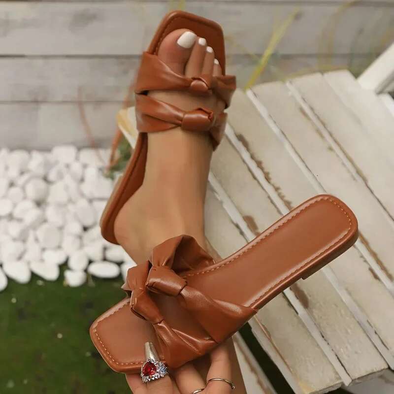 Summer 2025 New Flat Slippers Outdoor Beach Trend Sandals Brand Designer Shoes Woman Big Size Slides Women