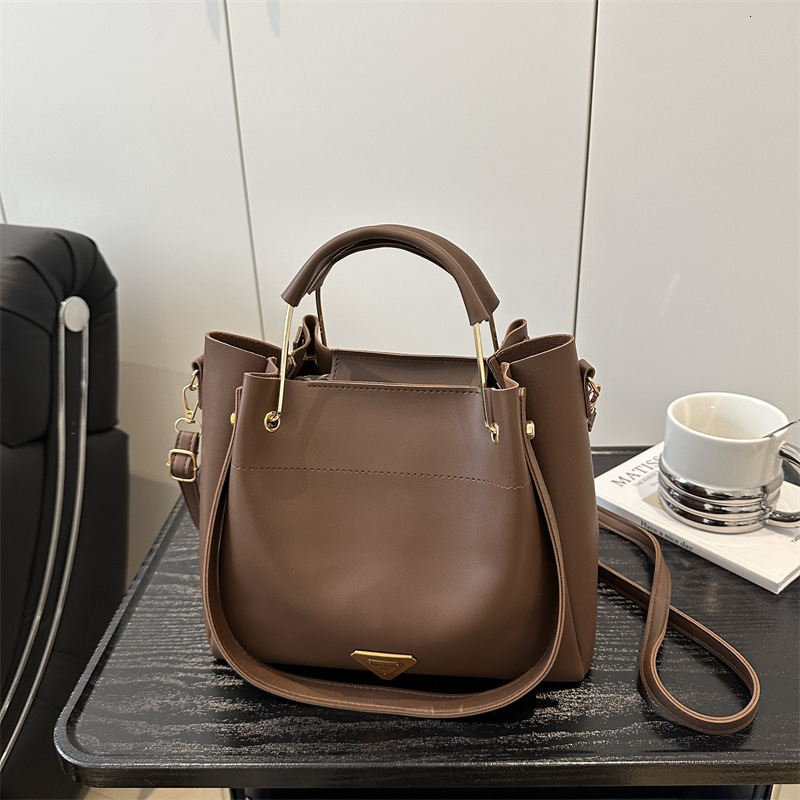 Spring New Women's Fashion Handheld Luxury Bag Bucket With High Quality Texture Single New Free Delivery Designer Bag Shoulder Diagonal Cross Sim
