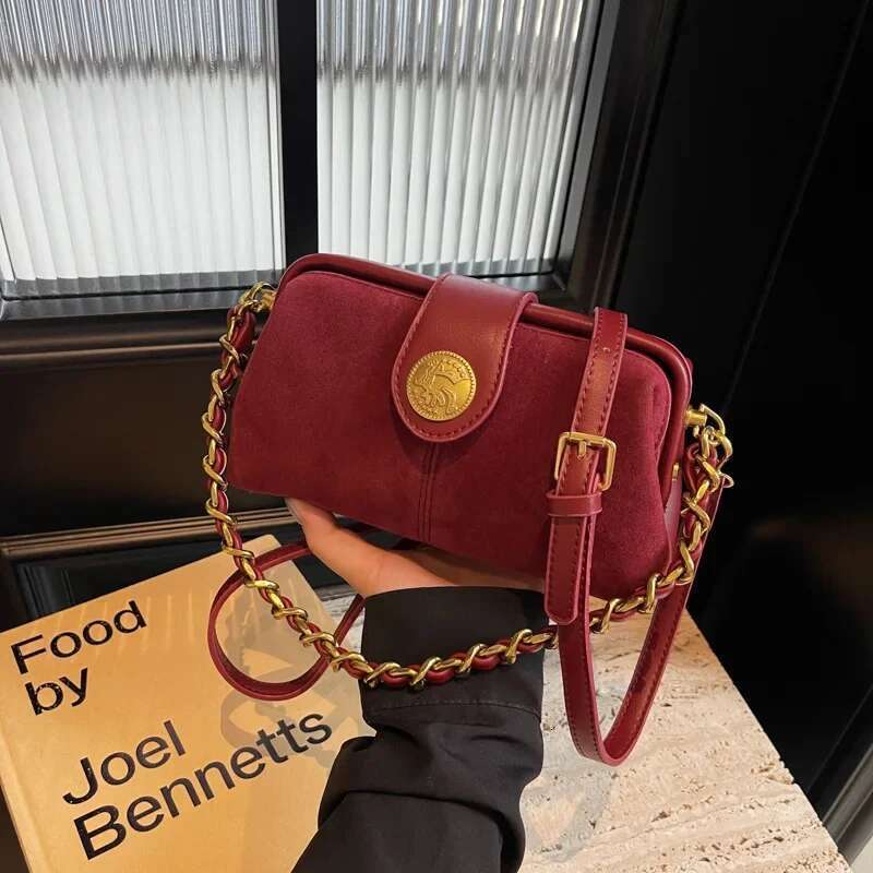 New Launch In 2025: Women's Retro Style Messenger Bag. Premium Niche Design, Matte Finish, Chain - Clip Small Square