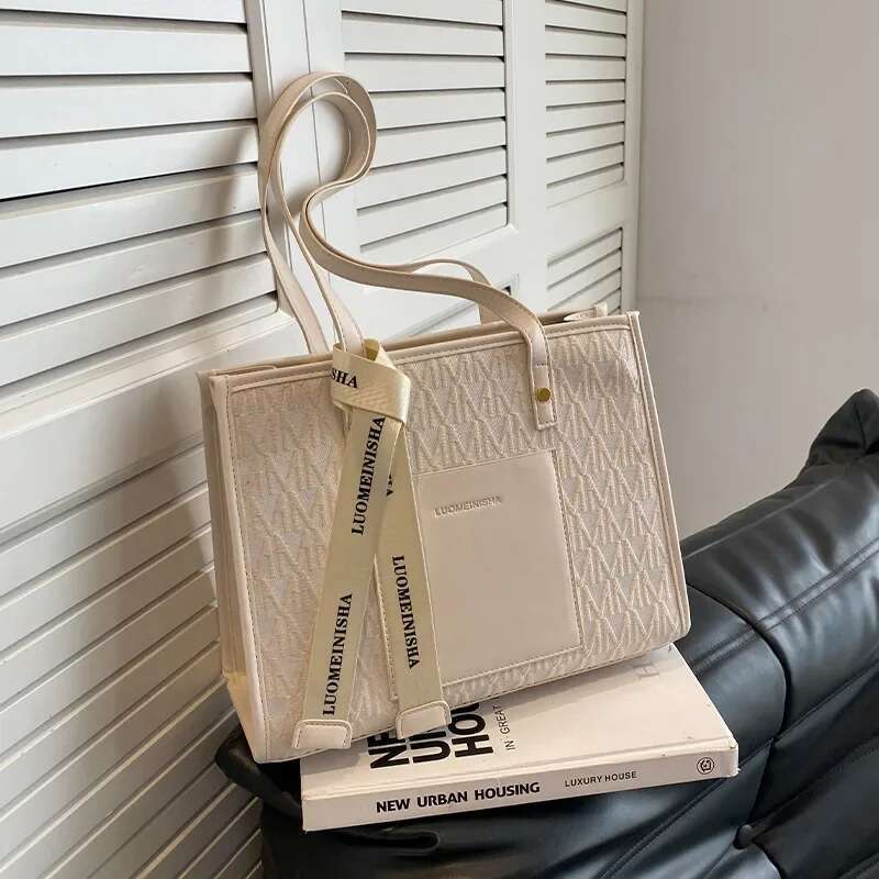 2025 Spring Summer New Women's Niche Texture Commuter Underarm Tote Bag. Large Capacity, Simple & Fashionable Shoulder Style