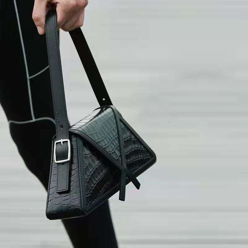 2025 Summer New handbag Fashionable And Simple Niche Design Trend Single Shoulder Handbag Women's Armpit Bag